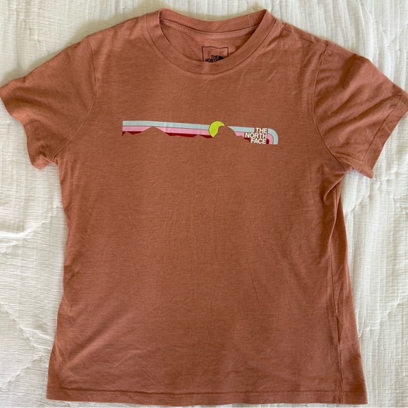 🌄 The North Face Women’s Graphic Tee Large Rust Pink Retro Mountain Logo Shirt - Picture 2 of 13